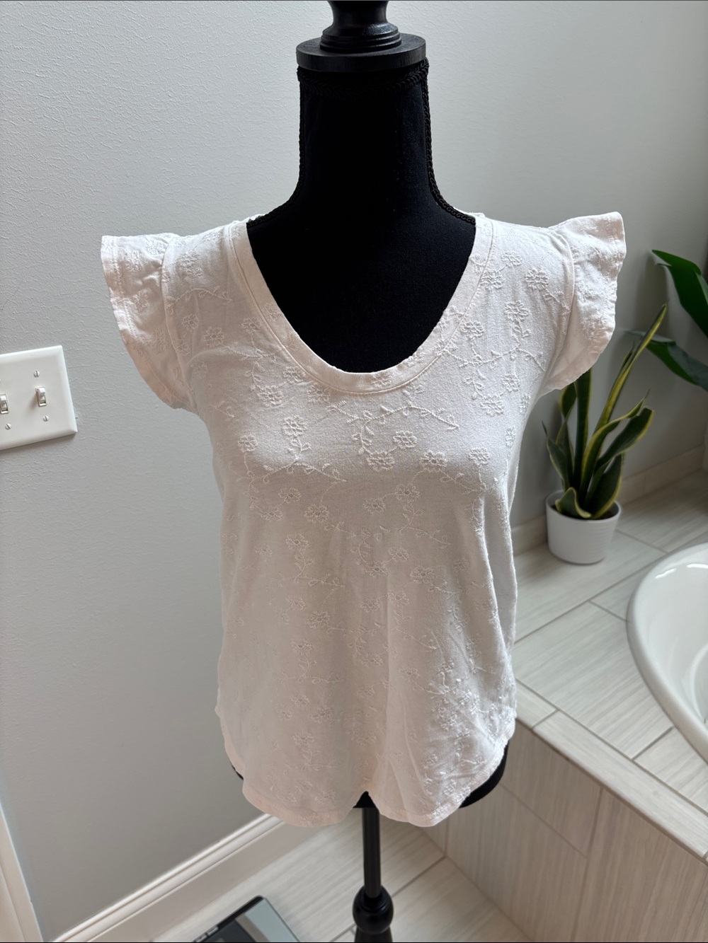 White Embroidered Flutter-Sleeve Women's Top XS